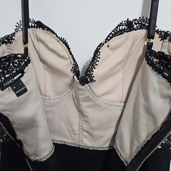 Fashion Nova Lace Bodycon dress. Size Large. - Picture 6 of 8